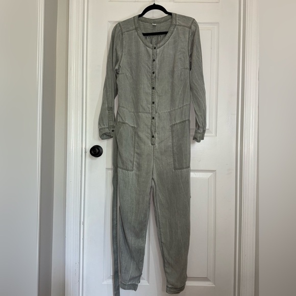 Old Navy Gray Buttoned Long Sleeve Jumpsuit size L - Picture 9 of 9